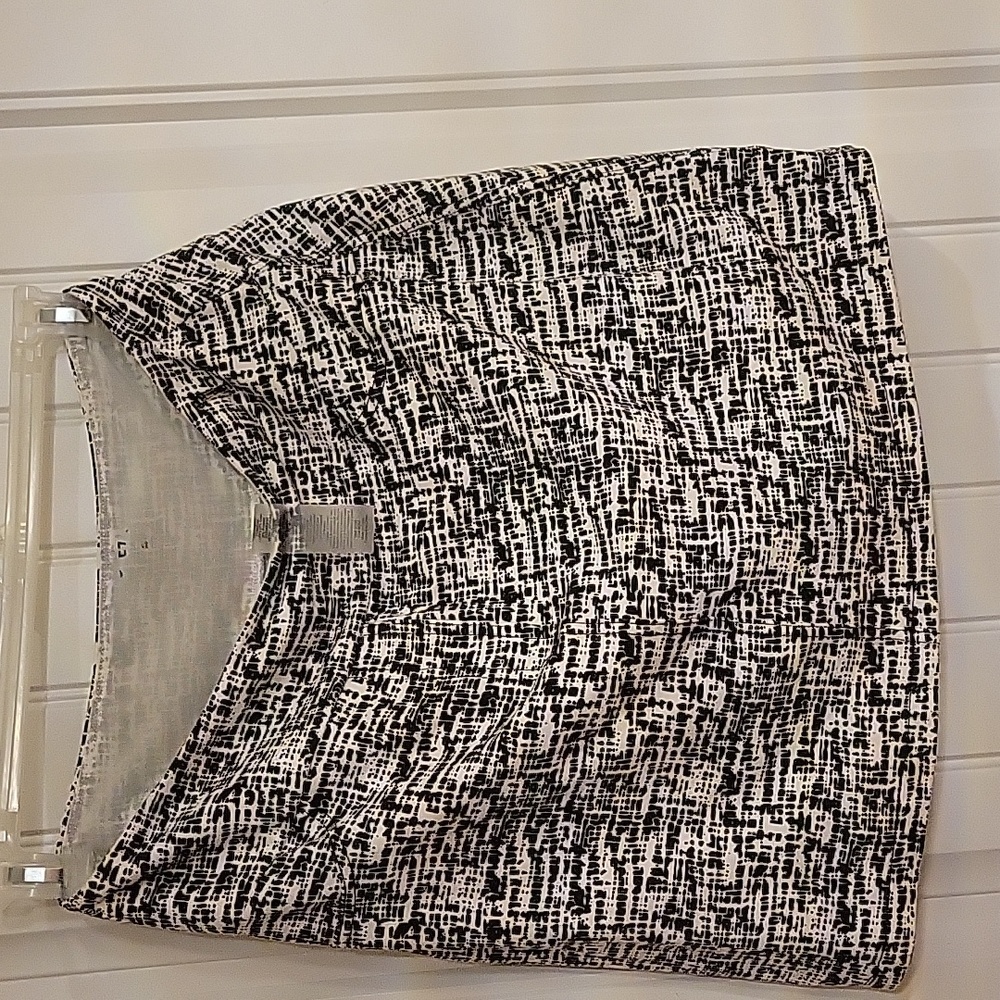 TEEZHER BLACK & WHITE MINI SHORT SKIRT. sz L/G. Stretchy.